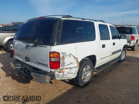 ✅ 2003 Chevrolet Suburban LT • VIN: 3GNEC16ZX3G322144 • Lot: 41439053. Wystawiony na IAAI z przebiegiem 239 789 mil. Bezpłatny archiwum sprzedaży aukcyjnych z USA i szczegółowy raport historii pojazdu na DreamBid. Zdjęcie 4.
