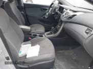 ✅ 2016 Hyundai Elantra SE • VIN: 5NPDH4AE8GH771752 • Lot: 43757001. Wystawiony na IAAI z przebiegiem 138 189 mil. Bezpłatny archiwum sprzedaży aukcyjnych z USA i szczegółowy raport historii pojazdu na DreamBid. Zdjęcie 5.