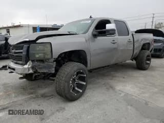 ✅ 2009 Chevrolet Silverado 1500 • VIN: 1GCHC63619F136158 • Lot: 60562725. Wystawiony na Copart z przebiegiem Nie podano. Bezpłatny archiwum sprzedaży aukcyjnych z USA i szczegółowy raport historii pojazdu na DreamBid. Zdjęcie 1.
