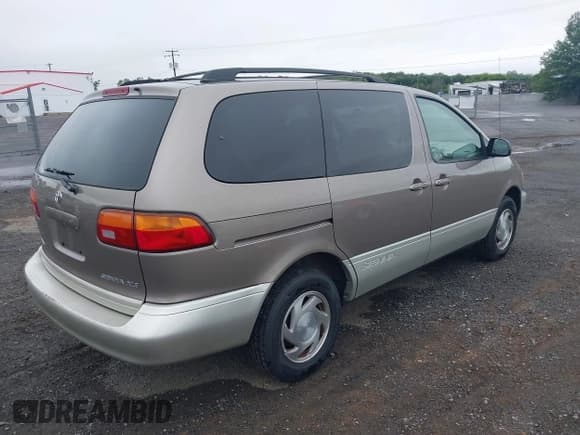✅ 1998 Toyota Sienna LE • VIN: 4T3ZF13C5WU046459 • Lot: 43052907. Listed on IAAI with 144,270 mi. Free auction sales archive from the USA and detailed vehicle history report at DreamBid. Image 4.
