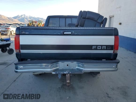 ✅ 1993 Ford F-250 • VIN: 2FTHF26G0PCB45950 • Lot: 81768714. Wystawiony na Copart z przebiegiem Nie podano. Bezpłatny archiwum sprzedaży aukcyjnych z USA i szczegółowy raport historii pojazdu na DreamBid. Zdjęcie 6.