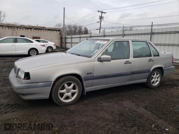 ✅ 1995 Volvo 850 • VIN: YV1LS551XS1185316 • Lot: 51708735. Wystawiony na Copart z przebiegiem 52 024 mil. Bezpłatny archiwum sprzedaży aukcyjnych z USA i szczegółowy raport historii pojazdu na DreamBid. Zdjęcie 1.