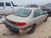 ✅ 1998 Ford Escort SE • VIN: 1FAFP13P7WW206903 • Lot: 41430681. Wystawiony na IAAI z przebiegiem 176 864 mil. Bezpłatny archiwum sprzedaży aukcyjnych z USA i szczegółowy raport historii pojazdu na DreamBid. Zdjęcie 4.