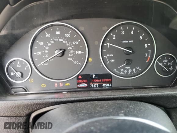 ✅ 2018 BMW 3 Series 320i xDrive • VIN: WBA8A3C50JA489310 • Lot: 82401724. Wystawiony na Copart z przebiegiem 76 179 mil. Bezpłatny archiwum sprzedaży aukcyjnych z USA i szczegółowy raport historii pojazdu na DreamBid. Zdjęcie 9.