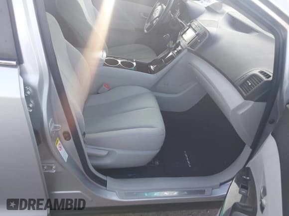 ✅ 2013 Toyota Venza LE • VIN: 4T3BK3BBXDU090889 • Lot: 42958422. Wystawiony na IAAI z przebiegiem 155 950 mil. Bezpłatny archiwum sprzedaży aukcyjnych z USA i szczegółowy raport historii pojazdu na DreamBid. Zdjęcie 5.