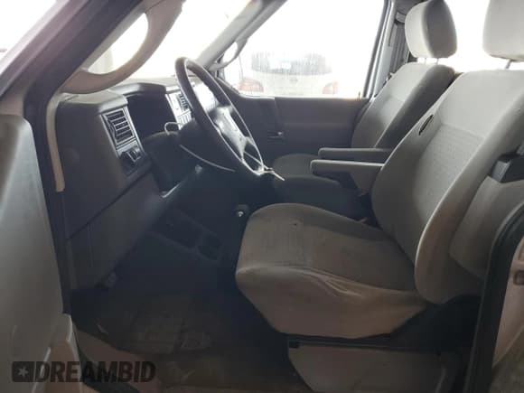 ✅ 2002 Volkswagen EuroVan MV • VIN: WV2NB47082H069960 • Лот: 45790435. Опубликован ранее на Copart с пробегом 203 008 миль. Бесплатный доступ к архиву аукционных продаж из США и подробный отчёт об истории автомобиля на DreamBid. Изображение 7.