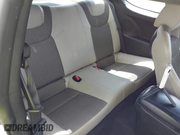 ✅ 2015 Hyundai Genesis Coupe R-Spec • VIN: KMHHU6KJ9FU122269 • Lot: 42146141. Listed on IAAI with 91,352 mi. Free auction sales archive from the USA and detailed vehicle history report at DreamBid. Image 8.