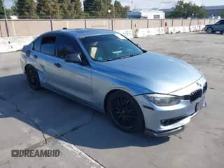 2014 BMW 3 Series 328i с VIN WBA3C1C53EK113273, выставлен на аукционе IAAI как лот 42732169 с пробегом 99 265 миль миль и . История ставок и продаж доступна на DreamBid. Изображение 1.