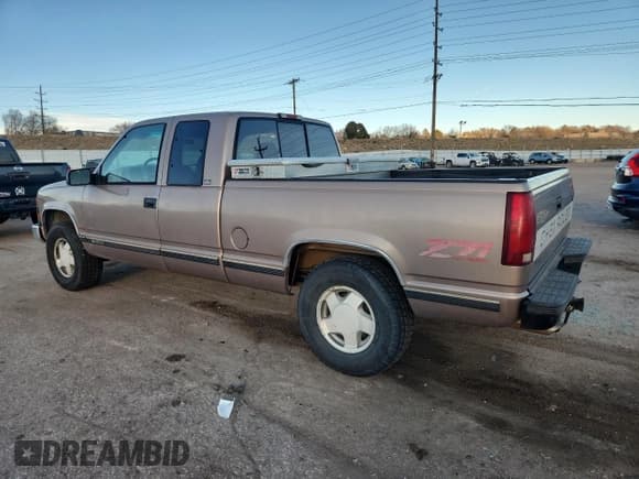✅ 1996 Chevrolet Silverado 1500 • VIN: 2GCEK19R5T1111160 • Лот: 92922815. Опубликован ранее на Copart с пробегом 386 454 миль. Бесплатный доступ к архиву аукционных продаж из США и подробный отчёт об истории автомобиля на DreamBid. Изображение 2.