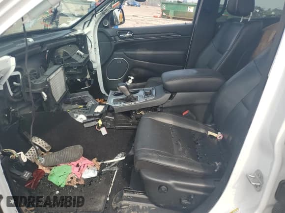 ✅ 2020 Jeep Grand Cherokee Overland • VIN: 1C4RJFCT3LC355132 • Lot: 67751835. Wystawiony na Copart z przebiegiem Nie podano. Bezpłatny archiwum sprzedaży aukcyjnych z USA i szczegółowy raport historii pojazdu na DreamBid. Zdjęcie 7.