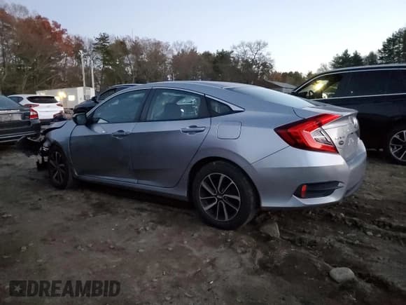 ✅ 2018 Honda Civic LX • VIN: 2HGFC2F5XJH598063 • Лот: 92181965. Опубликован ранее на Copart с пробегом 122 959 миль. Бесплатный доступ к архиву аукционных продаж из США и подробный отчёт об истории автомобиля на DreamBid. Изображение 2.