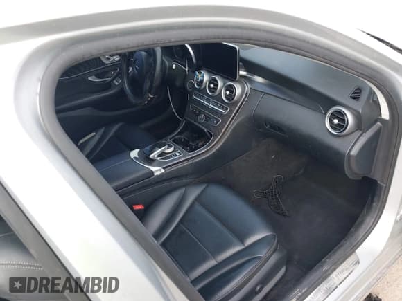 ✅ 2016 Mercedes-Benz C 300 • VIN: 55SWF4JBXGU131690 • Lot: 43494779. Wystawiony na IAAI z przebiegiem 120 206 mil. Bezpłatny archiwum sprzedaży aukcyjnych z USA i szczegółowy raport historii pojazdu na DreamBid. Zdjęcie 5.