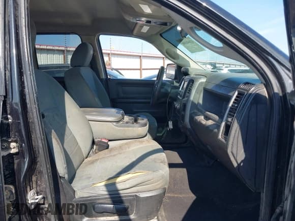 ✅ 2018 Ram 1500 Express • VIN: 1C6RR6FT5JS149471 • Lot: 41641496. Wystawiony na IAAI z przebiegiem 197 968 mil. Bezpłatny archiwum sprzedaży aukcyjnych z USA i szczegółowy raport historii pojazdu na DreamBid. Zdjęcie 5.