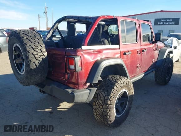 ✅ 2021 Jeep Wrangler Unlimited Willys • VIN: 1C4HJXDM7MW729606 • Lot: 41294338. Wystawiony na IAAI z przebiegiem Nie podano. Bezpłatny archiwum sprzedaży aukcyjnych z USA i szczegółowy raport historii pojazdu na DreamBid. Zdjęcie 4.