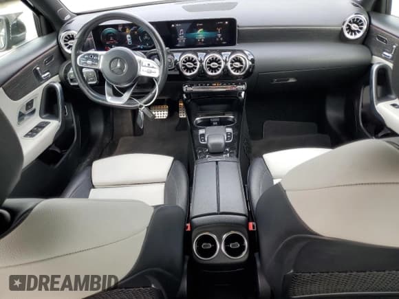 ✅ 2019 Mercedes-Benz A 220 • VIN: WDD3G4FB3KW012951 • Lot: 92906685. Wystawiony na Copart z przebiegiem 49 064 mil. Bezpłatny archiwum sprzedaży aukcyjnych z USA i szczegółowy raport historii pojazdu na DreamBid. Zdjęcie 8.