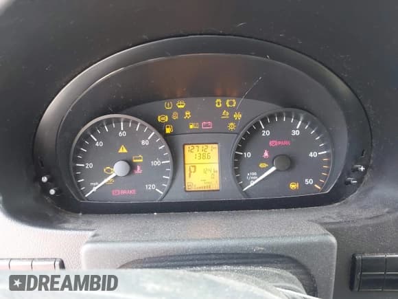 ✅ 2015 Mercedes-Benz Sprinter Passenger • VIN: WDZPE7DC1FP111850 • Lot: 41920037. Wystawiony na IAAI z przebiegiem 127 121 mil. Bezpłatny archiwum sprzedaży aukcyjnych z USA i szczegółowy raport historii pojazdu na DreamBid. Zdjęcie 7.