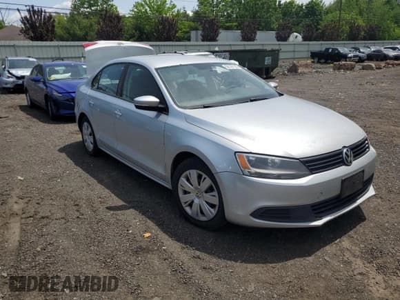 ✅ 2011 Volkswagen Jetta SE • VIN: 3VWDZ7AJ0BM327549 • Lot: 58147125. Listed on Copart with 295,508 mi. Free auction sales archive from the USA and detailed vehicle history report at DreamBid. Image 4.