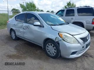 ✅ 2014 Nissan Versa SV • VIN: 3N1CN7AP0EL863302 • Lot: 43394656. Wystawiony na IAAI z przebiegiem 149 562 mil. Bezpłatny archiwum sprzedaży aukcyjnych z USA i szczegółowy raport historii pojazdu na DreamBid. Zdjęcie 1.