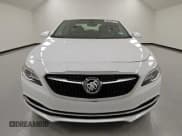 ✅ 2018 Buick LaCrosse Essence • VIN: 1G4ZP5SZ8JU121991 • Lot: 71727625. Wystawiony na Copart z przebiegiem 70 498 mil. Bezpłatny archiwum sprzedaży aukcyjnych z USA i szczegółowy raport historii pojazdu na DreamBid. Zdjęcie 5.