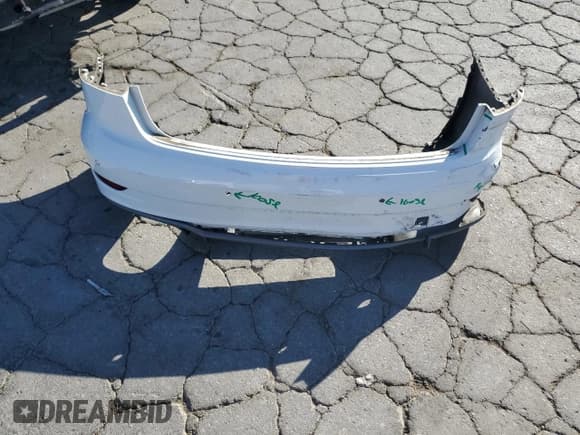 ✅ 2018 Audi A3 Premium Plus • VIN: WAUGUGFF4J1003404 • Лот: 69975335. Опубликован ранее на Copart с пробегом 87 048 миль. Бесплатный доступ к архиву аукционных продаж из США и подробный отчёт об истории автомобиля на DreamBid. Изображение 12.