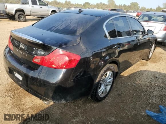 ✅ 2015 Infiniti Q40 • VIN: JN1CV6AR4FM523167 • Лот: 70991404. Опубликован ранее на Copart с пробегом 119 103 миль. Бесплатный доступ к архиву аукционных продаж из США и подробный отчёт об истории автомобиля на DreamBid. Изображение 3.