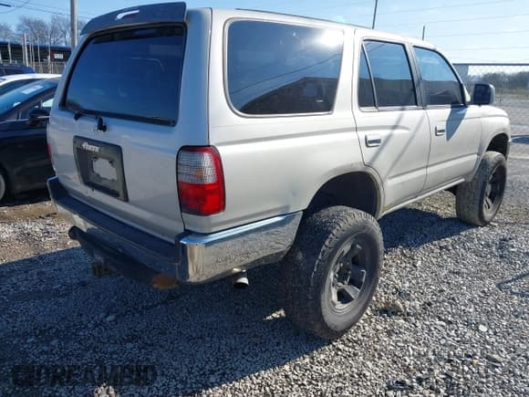 ✅ 1997 Toyota 4Runner SR5 • VIN: JT3HN86R3V0085050 • Lot: 43841804. Wystawiony na IAAI z przebiegiem 353 135 mil. Bezpłatny archiwum sprzedaży aukcyjnych z USA i szczegółowy raport historii pojazdu na DreamBid. Zdjęcie 4.