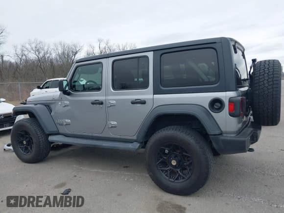 ✅ 2019 Jeep Wrangler Unlimited Sport • VIN: 1C4HJXDG4KW518726 • Lot: 41597892. Wystawiony na IAAI z przebiegiem 68 842 mil. Bezpłatny archiwum sprzedaży aukcyjnych z USA i szczegółowy raport historii pojazdu na DreamBid. Zdjęcie 14.