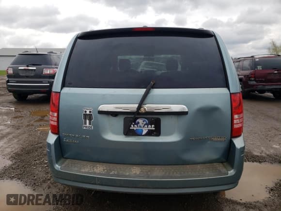 ✅ 2009 Chrysler Town & Country Touring • VIN: 2A8HR54179R668026 • Lot: 52894805. Listed on Copart with 103,550 mi. Free auction sales archive from the USA and detailed vehicle history report at DreamBid. Image 6.