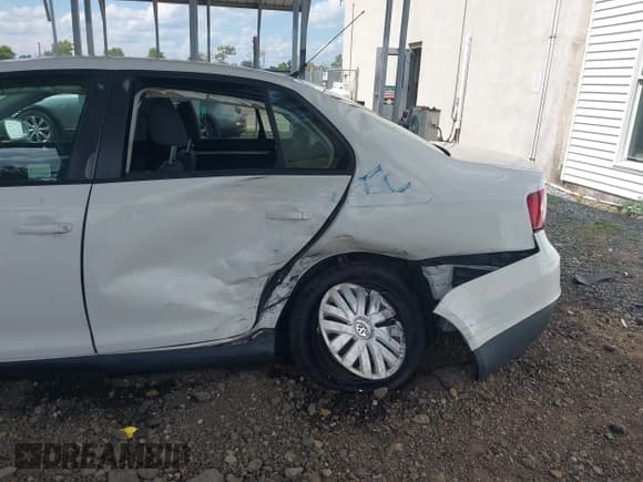 ✅ 2009 Volkswagen Jetta S • VIN: 3VWJM71K09M091585 • Lot: 43140304. Listed on IAAI with 239,628 mi. Free auction sales archive from the USA and detailed vehicle history report at DreamBid. Image 6.