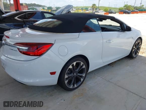 ✅ 2019 Buick Cascada Premium • VIN: W04WH3N5XKG343783 • Lot: 42692387. Wystawiony na IAAI z przebiegiem 82 869 mil. Bezpłatny archiwum sprzedaży aukcyjnych z USA i szczegółowy raport historii pojazdu na DreamBid. Zdjęcie 4.