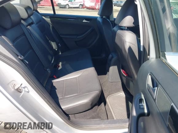 ✅ 2016 Volkswagen Jetta SEL • VIN: 3VWL17AJ4GM310845 • Lot: 41894551. Listed on IAAI with 74,221 mi. Free auction sales archive from the USA and detailed vehicle history report at DreamBid. Image 8.