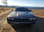 ✅ 2009 Dodge Challenger SE • VIN: 2B3LJ44V69H641073 • Lot: 81089774. Wystawiony na Copart z przebiegiem 173 632 mil. Bezpłatny archiwum sprzedaży aukcyjnych z USA i szczegółowy raport historii pojazdu na DreamBid. Zdjęcie 5.