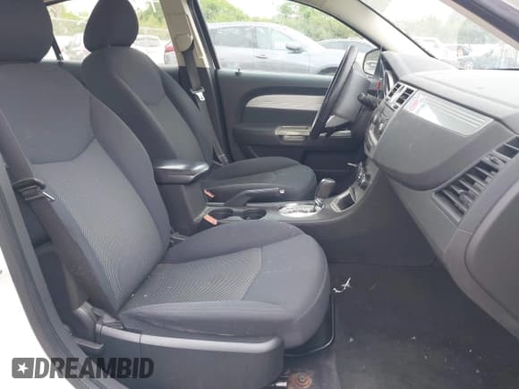 ✅ 2009 Chrysler Sebring Touring • VIN: 1C3LC56B69N521707 • Лот: 42368182. Опубликован ранее на IAAI с пробегом 181 230 миль. Бесплатный доступ к архиву аукционных продаж из США и подробный отчёт об истории автомобиля на DreamBid. Изображение 5.