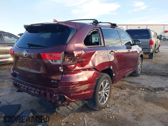 ✅ 2018 Toyota Highlander XLE • VIN: 5TDKZRFH8JS281088 • Lot: 43664713. Listed on IAAI with 120,950 mi. Free auction sales archive from the USA and detailed vehicle history report at DreamBid. Image 4.