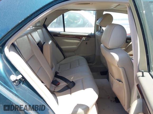 ✅ 1995 Mercedes-Benz C 2.8L • VIN: WDBHA28E3SF215141 • Лот: 42533044. Опубликован ранее на IAAI с пробегом Не указан. Бесплатный доступ к архиву аукционных продаж из США и подробный отчёт об истории автомобиля на DreamBid. Изображение 8.