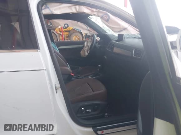 ✅ 2018 Audi Q3 Premium Plus • VIN: WA1JCCFSXJR002867 • Lot: 42612125. Wystawiony na IAAI z przebiegiem 61 773 mil. Bezpłatny archiwum sprzedaży aukcyjnych z USA i szczegółowy raport historii pojazdu na DreamBid. Zdjęcie 5.