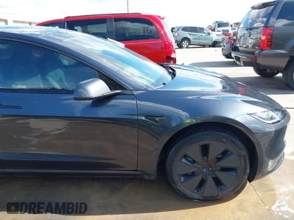 ✅ 2025 Tesla Model 3 Long Range • VIN: 5YJ3E1EA5SF978729 • Lot: 43384298. Wystawiony na IAAI z przebiegiem 11 689 mil. Bezpłatny archiwum sprzedaży aukcyjnych z USA i szczegółowy raport historii pojazdu na DreamBid. Zdjęcie 21.
