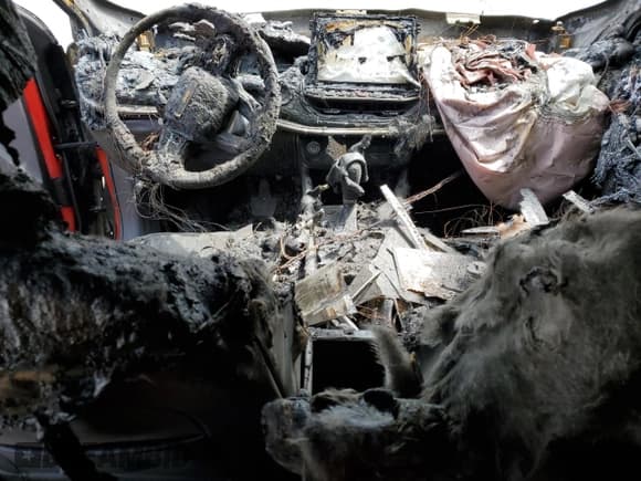 ✅ 2023 Jeep Compass (RED) Edition • VIN: 3C4NJDCN7PT527581 • Лот: 53448295. Опубликован ранее на Copart с пробегом Не указан. Бесплатный доступ к архиву аукционных продаж из США и подробный отчёт об истории автомобиля на DreamBid. Изображение 8.