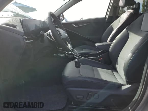 ✅ 2023 Kia Niro Wind • VIN: KNDCR3L14P5038059 • Lot: 85192665. Wystawiony na Copart z przebiegiem 36 448 mil. Bezpłatny archiwum sprzedaży aukcyjnych z USA i szczegółowy raport historii pojazdu na DreamBid. Zdjęcie 7.