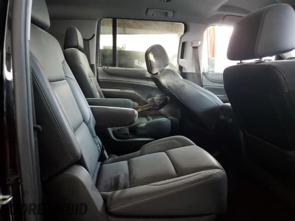 ✅ 2019 Chevrolet Suburban LT • VIN: 1GNSCHKC4KR308428 • Lot: 81266644. Wystawiony na Copart z przebiegiem Nie podano. Bezpłatny archiwum sprzedaży aukcyjnych z USA i szczegółowy raport historii pojazdu na DreamBid. Zdjęcie 11.