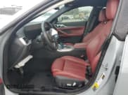 ✅ 2022 BMW i4 M50 • VIN: WBY33AW09NFN17687 • Lot: 48318975. Wystawiony na Copart z przebiegiem 29 075 mil. Bezpłatny archiwum sprzedaży aukcyjnych z USA i szczegółowy raport historii pojazdu na DreamBid. Zdjęcie 7.