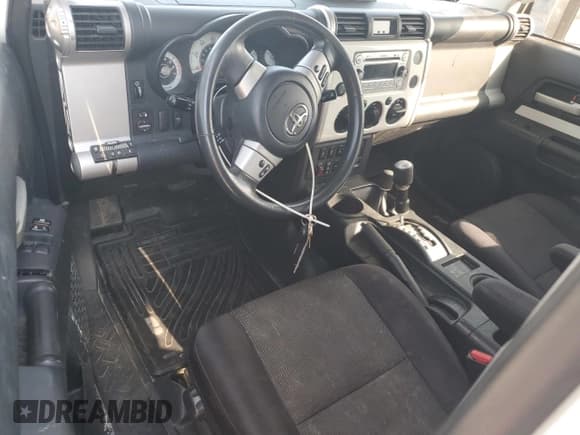 ✅ 2014 Toyota FJ Cruiser • VIN: JTEBU4BF4EK207407 • Лот: 70726875. Опубликован ранее на Copart с пробегом Не указан. Бесплатный доступ к архиву аукционных продаж из США и подробный отчёт об истории автомобиля на DreamBid. Изображение 8.