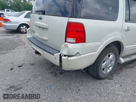 ✅ 2006 Ford Expedition Limited • VIN: 1FMFU19516LB00713 • Лот: 42681307. Опубликован ранее на IAAI с пробегом 232 412 миль. Бесплатный доступ к архиву аукционных продаж из США и подробный отчёт об истории автомобиля на DreamBid. Изображение 6.