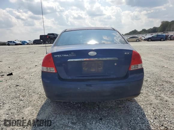 ✅ 2008 Kia Spectra EX • VIN: KNAFE121185545417 • Лот: 81336125. Опубликован ранее на Copart с пробегом 290 262 миль. Бесплатный доступ к архиву аукционных продаж из США и подробный отчёт об истории автомобиля на DreamBid. Изображение 6.