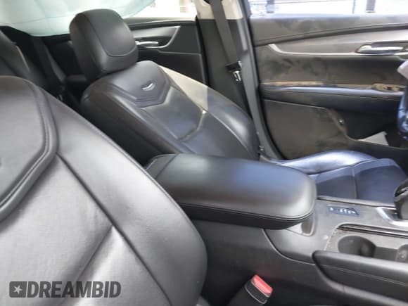 ✅ 2019 Cadillac XT5 Premium Luxury AWD • VIN: 1GYKNFRS2KZ143249 • Lot: 42624777. Wystawiony na IAAI z przebiegiem 143 870 mil. Bezpłatny archiwum sprzedaży aukcyjnych z USA i szczegółowy raport historii pojazdu na DreamBid. Zdjęcie 5.