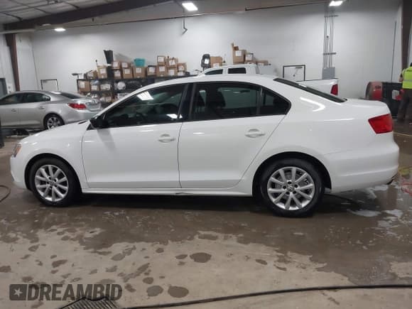 ✅ 2012 Volkswagen Jetta S • VIN: 3VW1K7AJXCM353326 • Лот: 41582886. Опубликован ранее на IAAI с пробегом 120 390 миль. Бесплатный доступ к архиву аукционных продаж из США и подробный отчёт об истории автомобиля на DreamBid. Изображение 14.