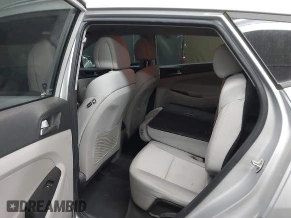 ✅ 2017 Hyundai Tucson Night Edition • VIN: KM8J33A29HU390500 • Lot: 43692264. Listed on IAAI with 60,787 mi. Free auction sales archive from the USA and detailed vehicle history report at DreamBid. Image 8.