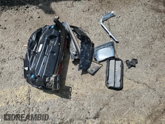 ✅ 2024 GMC Yukon SLE • VIN: 1GKS2AKD8RR134812 • Lot: 59182255. Listed on Copart with 33,144 mi. Free auction sales archive from the USA and detailed vehicle history report at DreamBid. Image 13.