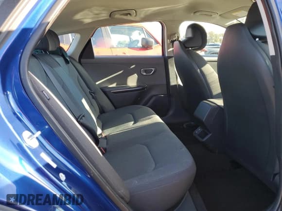 ✅ 2025 Kia K4 LXS • VIN: 3KPFT4DE1SE017365 • Lot: 93883555. Wystawiony na Copart z przebiegiem 24 537 mil. Bezpłatny archiwum sprzedaży aukcyjnych z USA i szczegółowy raport historii pojazdu na DreamBid. Zdjęcie 10.