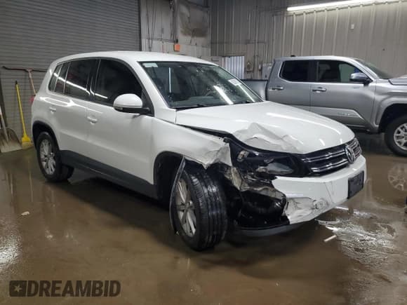 ✅ 2017 Volkswagen Tiguan S • VIN: WVGBV7AX1HK042154 • Lot: 92392125. Listed on Copart with 69,883 mi. Free auction sales archive from the USA and detailed vehicle history report at DreamBid. Image 4.